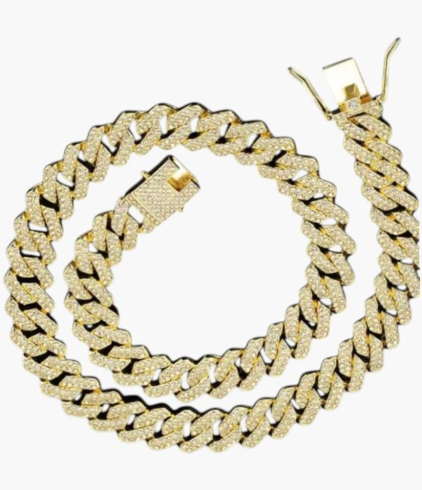 Diamond-shaped necklace