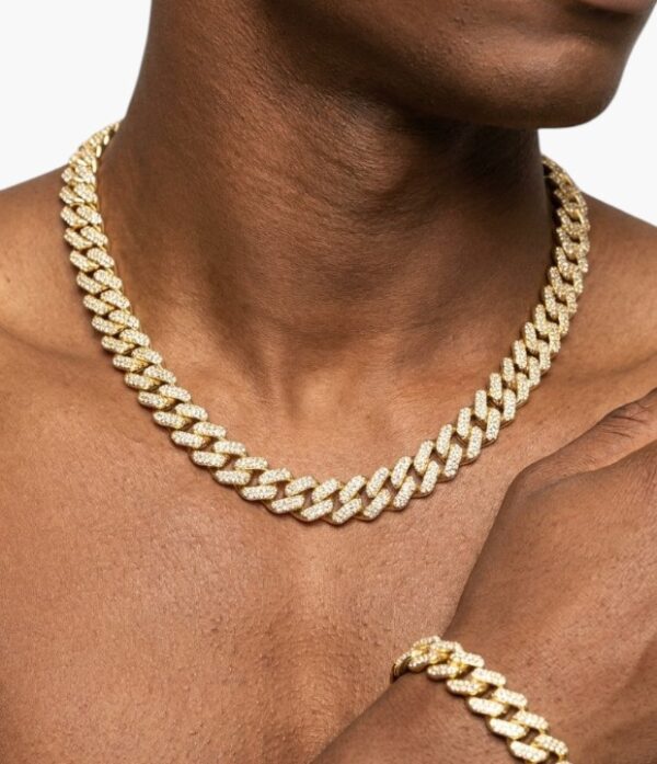 Diamond-shaped necklace