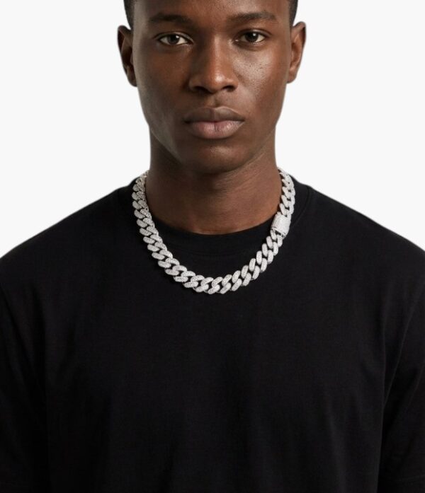 Diamond-shaped necklace